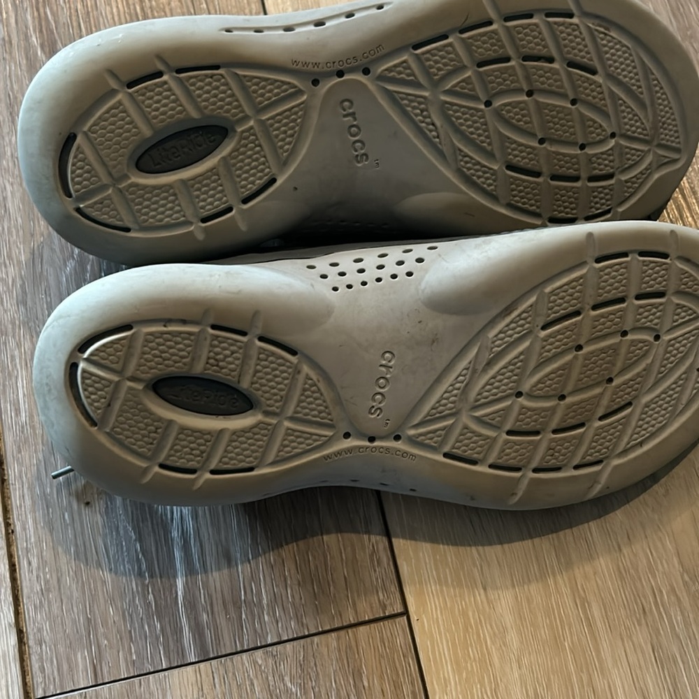 Shoes - Picture 3 of 4